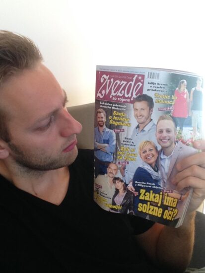 #Koronavirus: Sina znane voditeljice označile za “vojnega dobičkarja,” on pa bi rad, da bi začeli razmišljati