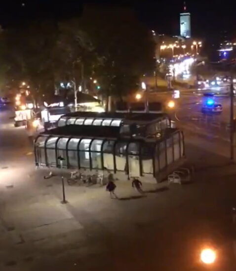 VIDEO: Strelski pohod v sosednji državi! VEČ MRTVIH in RANJENIH