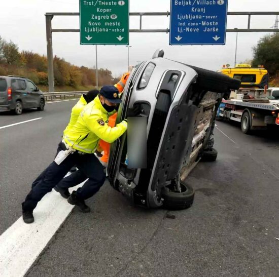 FOTO: Pred izvozom Nove Jarše trčilo sedem osebnih vozil