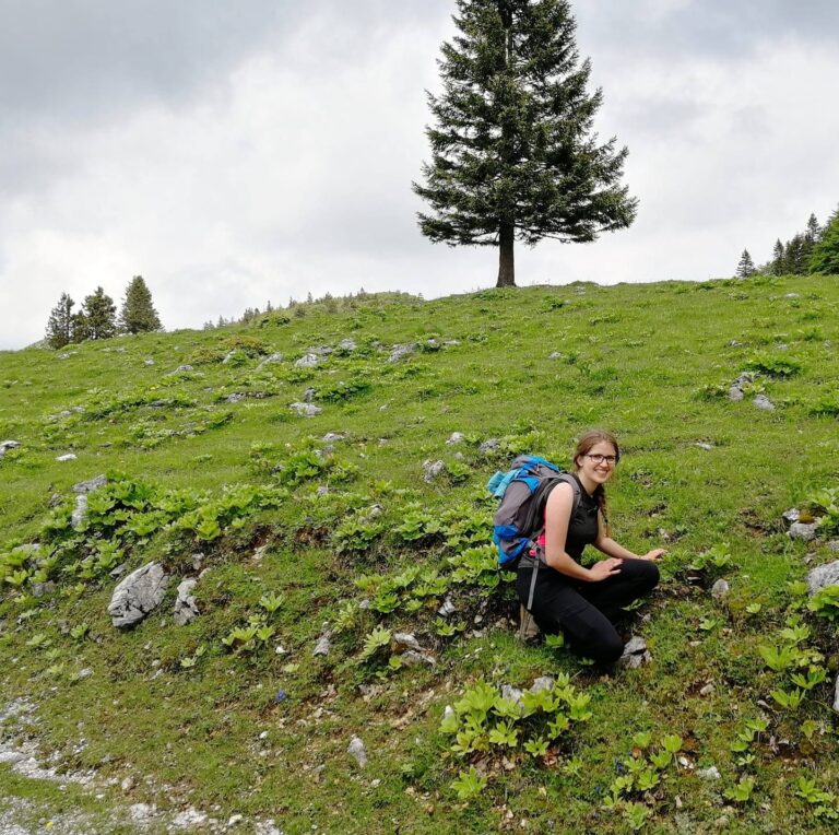 Umorjeno Klavdijo (26) pokopali skupaj s krvnikom (22)
