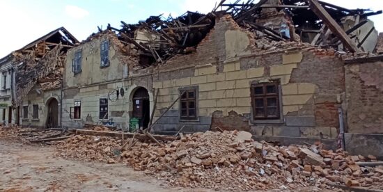 Po potresu na Hrvaškem raste število žrtev, ugašala mlada življenja, tla se še vedno tresejo