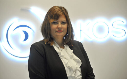 Šefica Akosa sprejema predstavnike družbe Huawei in lobističnih stikov ne prijavlja