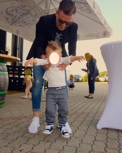 Fanta sta na Božič ostala povsem sama, zanju kličejo na pomoč