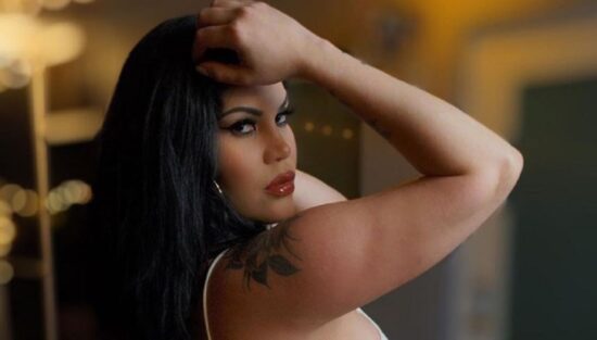 FOTO: Bujna zvezdnica INSTAGRAMA pozirala v ‘najmanjšem bikiniju’ na svetu