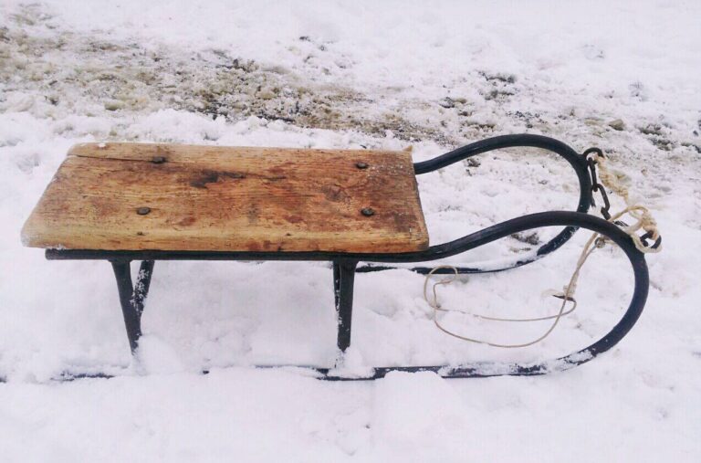 Padla s sani, odpeljal jo je rešilec