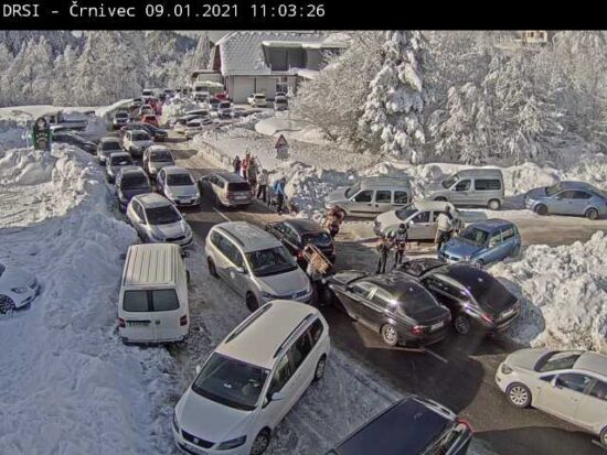 Ste videli, kaj se dogaja na Gorenjskem? »Kdor ima upravičen razlog in je izjema po odloku, se lahko tam …«