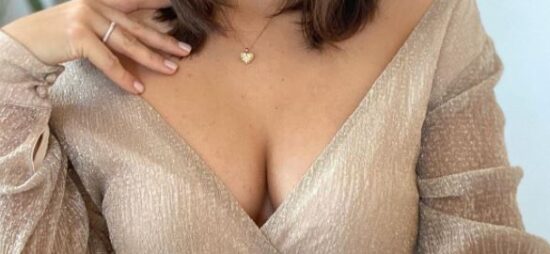 FOTO: Uf, slovenska influencerka pokazala bujni dekolte