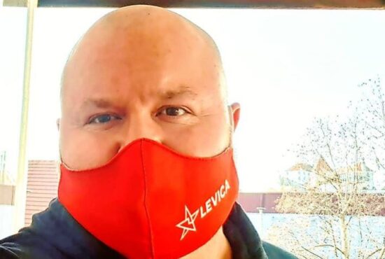 FOTO: To pa je neokusno! Goli poslanec Levice se je razkazoval na Instagramu