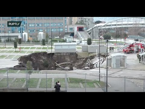 EKSPLOZIJA je povzročila veliko luknjo v tleh! Tla v bližini bolnišnice so se udrla, pogoltnilo je več avtomobilov