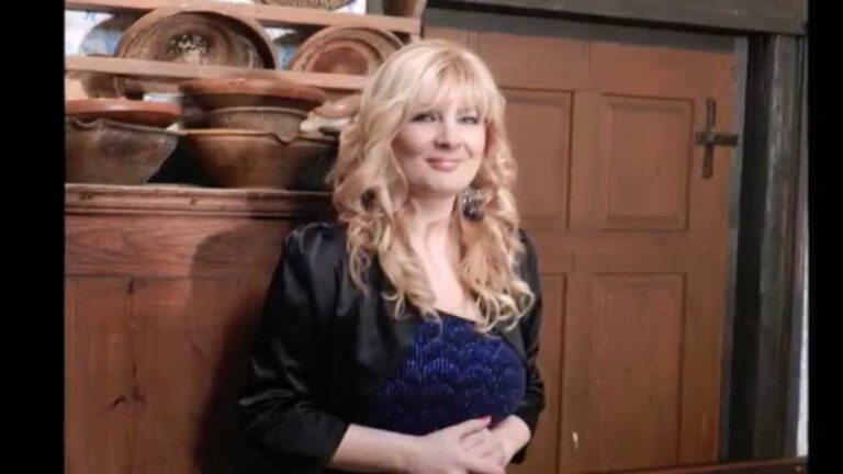 Slovenska pevka umrla v sestrinem naročju, na dan pogreba izšla zadnja pesem