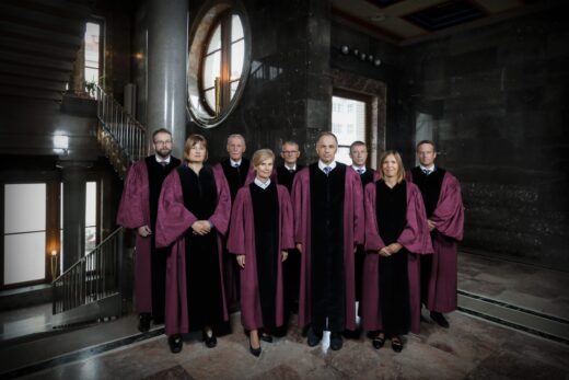 Ustavni sodniki v četrtek zadržali izvajanje zakona o investicijah v Slovensko vojsko