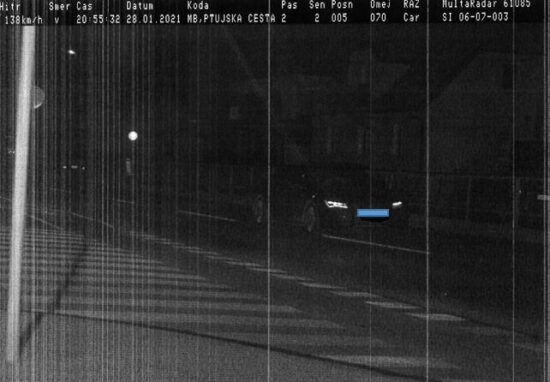 FOTO: Ujela ga je policistka