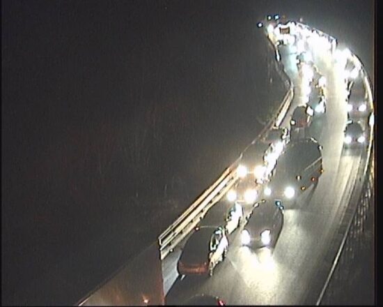 FOTO: Nesreča zaprla avtocesto, posnetki kažejo, kaj se dogaja