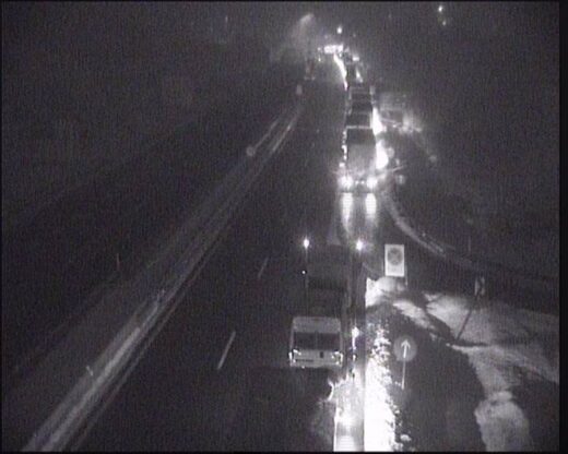 FOTO: Ponekod megla, kolona za istop dolga 2km