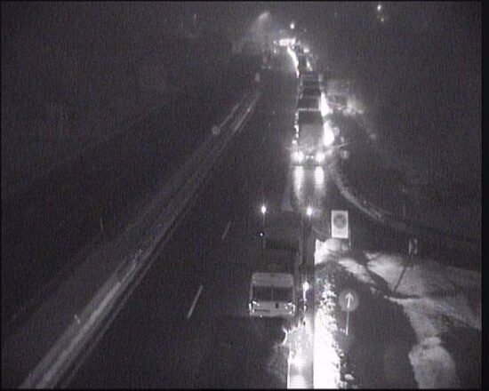 FOTO: Ponekod megla, kolona za istop dolga 2km