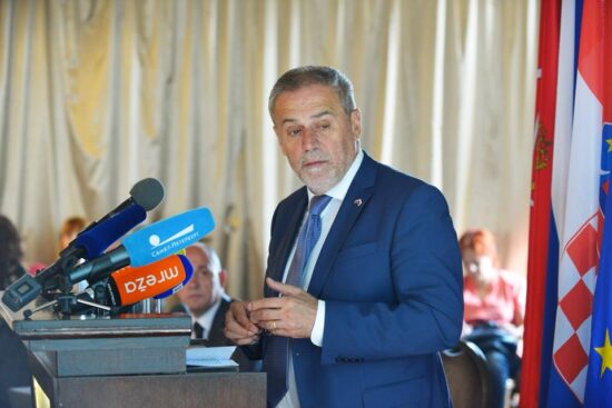 Sosedje v šoku, ponoči je umrl župan glavnega mesta