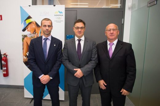 Sedijo na desetmilijonskih državnih in paradržavnih zneskih in v najhujši epidemiji našega časa podpihujejo sovraštvo do skrbi za javno zdravje