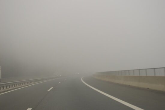 V krajih z dolgotrajno meglo danes le okoli 7°C