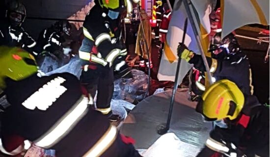 FOTO: Tragedija na avtocesti A3, 19 v bolnišnici, na pomoč klicali otroci: Bale so bile težke več kot tono