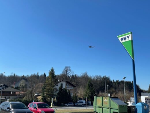 VIDEO: V Grosupljem nova akcija policije, imajo avtomatsko orožje! »Samo 2 dni nazaj je bil tam umor«