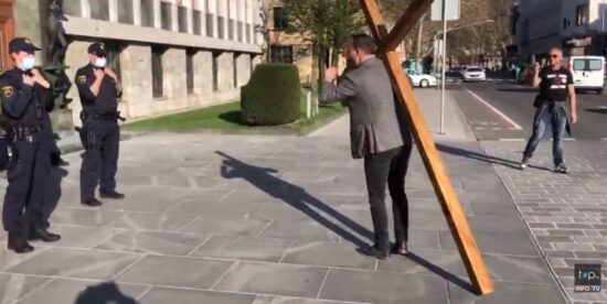 Raper Zlatko ponižal kristjane? »Je to umetnost? Po mojem ni, ampak izzivanje«