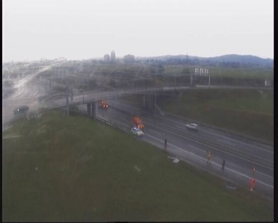 Obvoznica: Polcija in pešci na odstavnem pasu