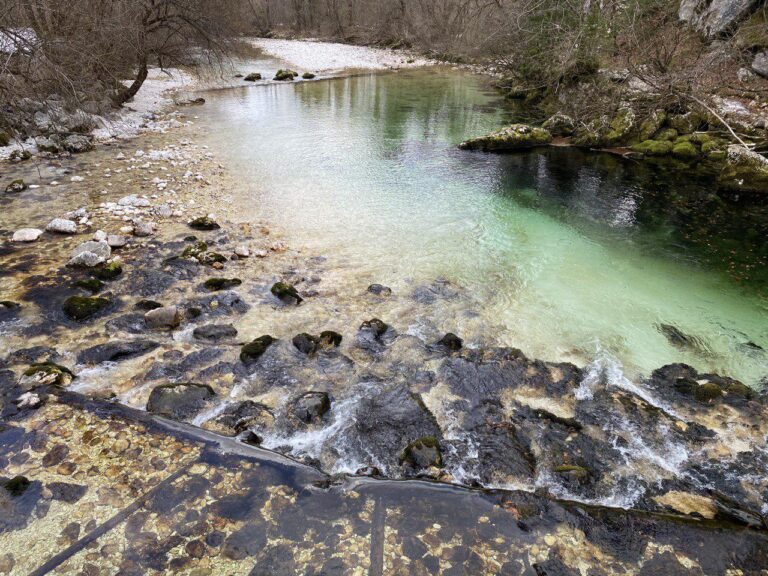 Tragedija v Bohinju, ujeta oseba preminila na obali