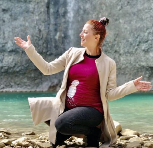 Noseča Tanja Žagar objavila fotografije s prelepe plaže: Uganeš kje sem?