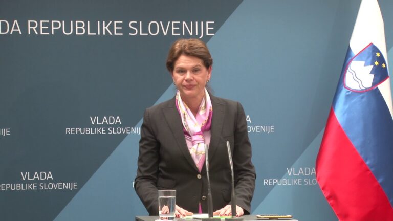 Bratuškova ‘briljira’ tudi v matematiki: Toliko znanja rabiš za 5000 na mesec
