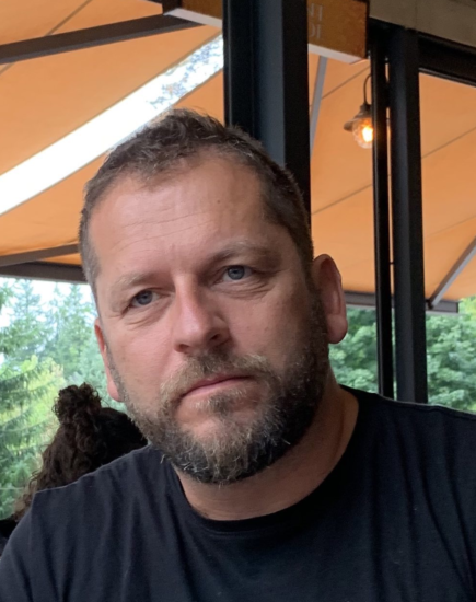 Iščejo voznika sivega BMW