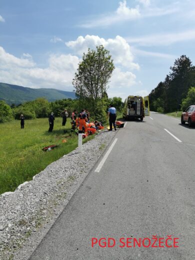 Pod večer nesreča motoristke