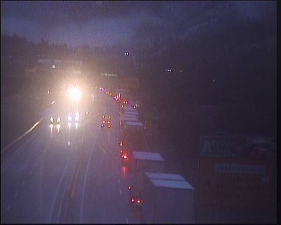 FOTO: Prvi majski delovni dan na cestah: Zastoji