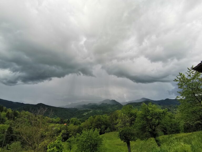 Danes plohe, na vidiku povratek vročine