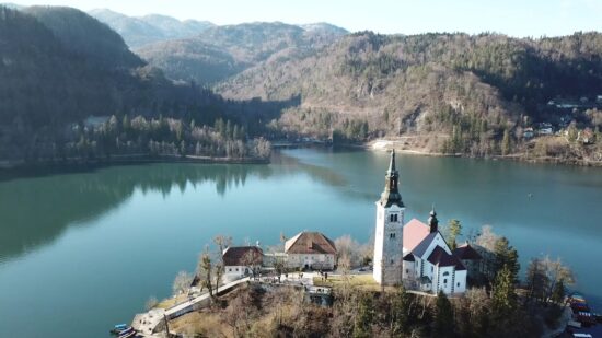 Evakuacija na Bledu! Evakuirali kar 45 ljudi iz 20 objektov