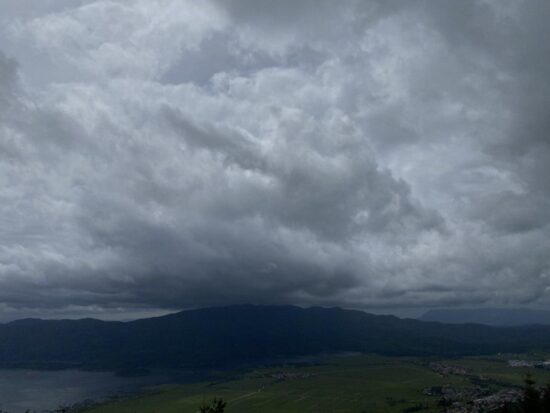 Fronta se zadržuje: Na začetku novega tedna nas bo zajelo deževje