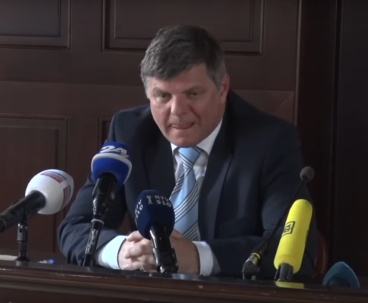 Škandalozno dogajanje v pravosodju: Sodnica naj bi napredovala, ker je članu Pogačnikovega ožjega kroga odredila zgolj hišni pripor!