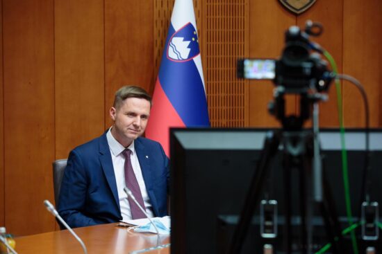 Oranžni cunami na DeSUS: Igorja Zorčiča poganja obljuba nagrade