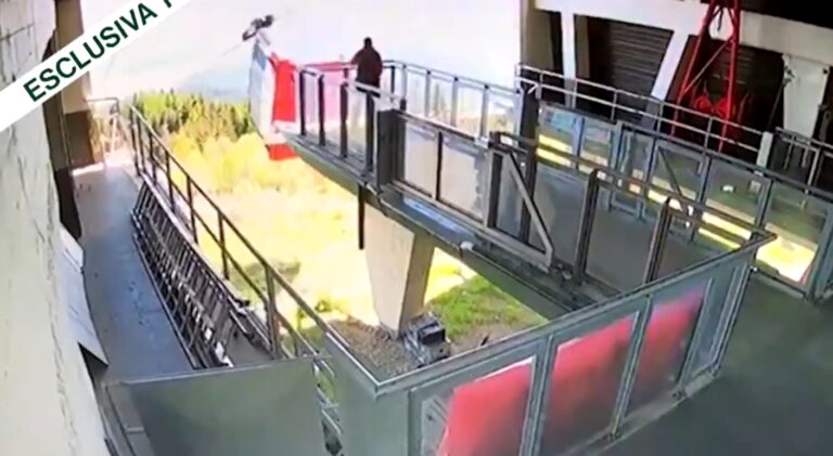 19 sekund groze: objavljeni posnetki nesreče žičnice v Italiji, ujeti ljudje niso imeli možnosti