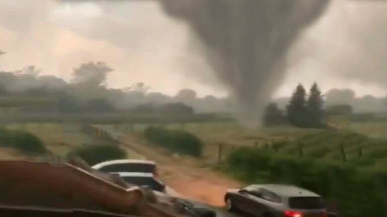 Tornado je za seboj pustil opustošenje: Bila je apokalipsa. Povsod je bila kri in ljudje so jokali