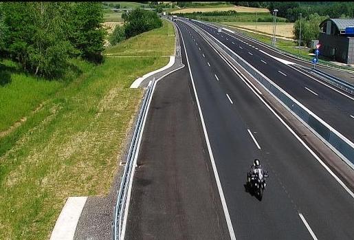 Na primorki v nesreči dva motorista