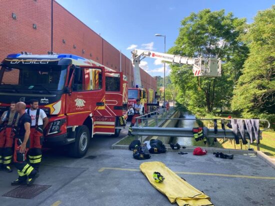 Iz kanala reke Idrijce potegnili truplo