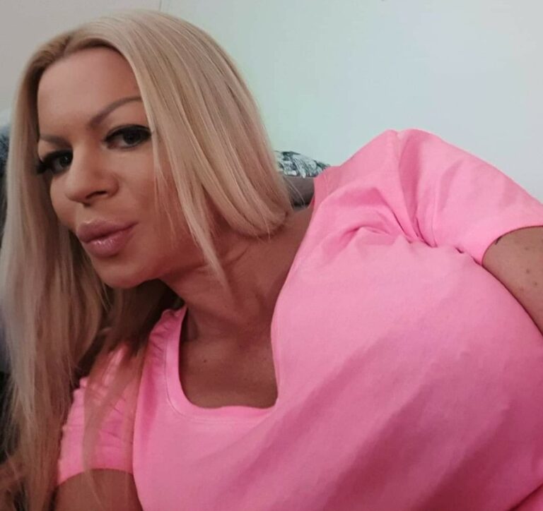 Ste videli to fotografijo Urške Čepin? Kopalke komaj prekrivajo njene obline …