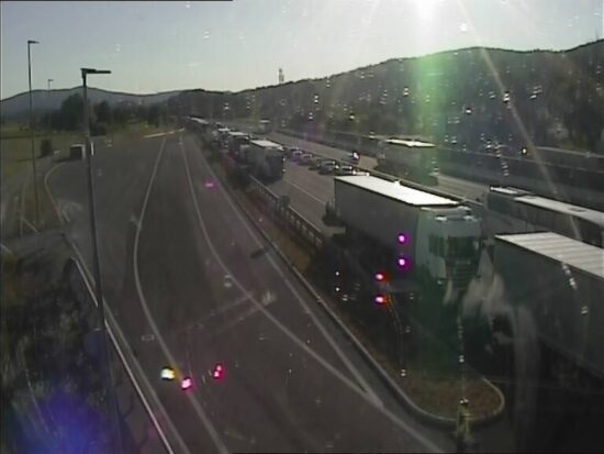 Blokirana primorka: ponesrečena dva otroka