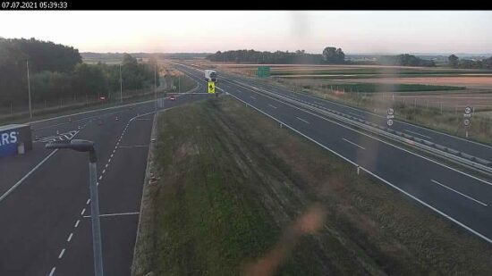 FOTO: Zartadi nesreče zaprta avtocesta