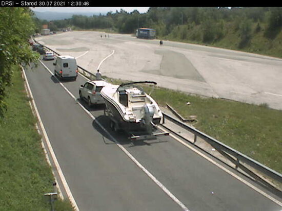 FOTO: Glavna cesta blokirana, nesreča ob 11.23