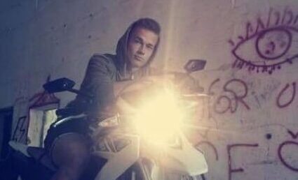 FOTO: Prijatelji se poslavljajo od Mohorja (16), ki umrl po trki v kamniti propust