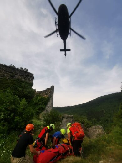 Dramatično reševanje planinke, zaradi teme in vetra ni šlo