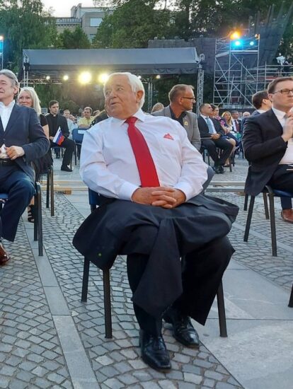 Tretjina nehala plačevati za Kučana, Foruma 21 ni več