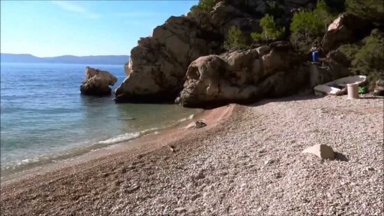 Na plaži Pisak je umrla ženska