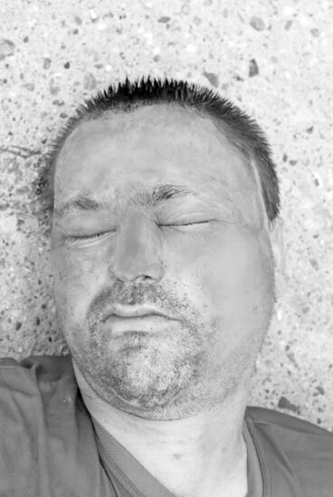 V Dravi našli truplo, kdo je moški na sliki! Policija prosi za pomoč